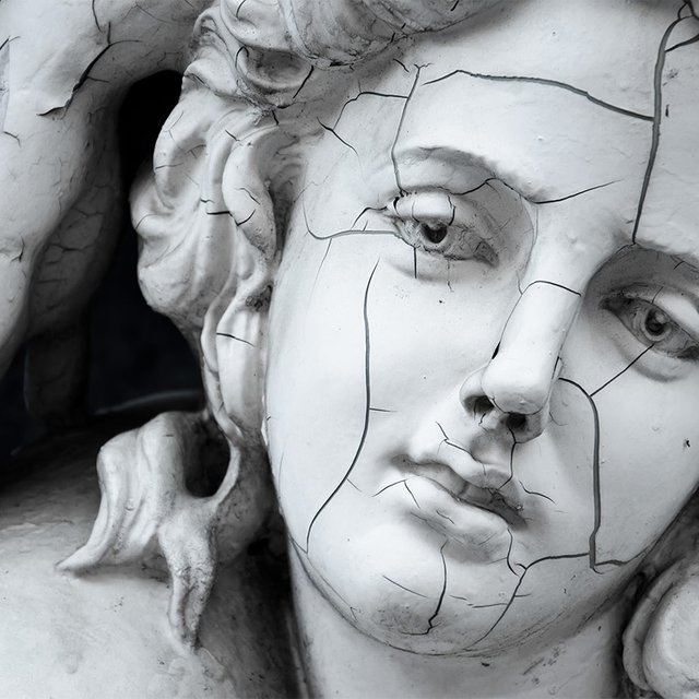 Сын постоянно спрашивает, умрет ли он. Как мягко поговорить с ним о смерти?