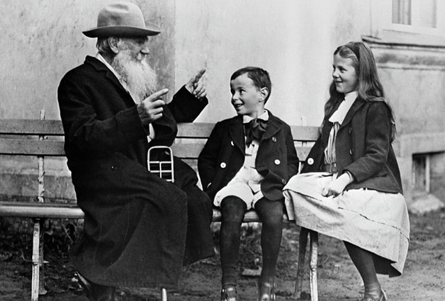 Обложка «Кто будет учить детей выражать свои мысли без мата?» Учитель — об инициативе ввести уроки изящной словесности