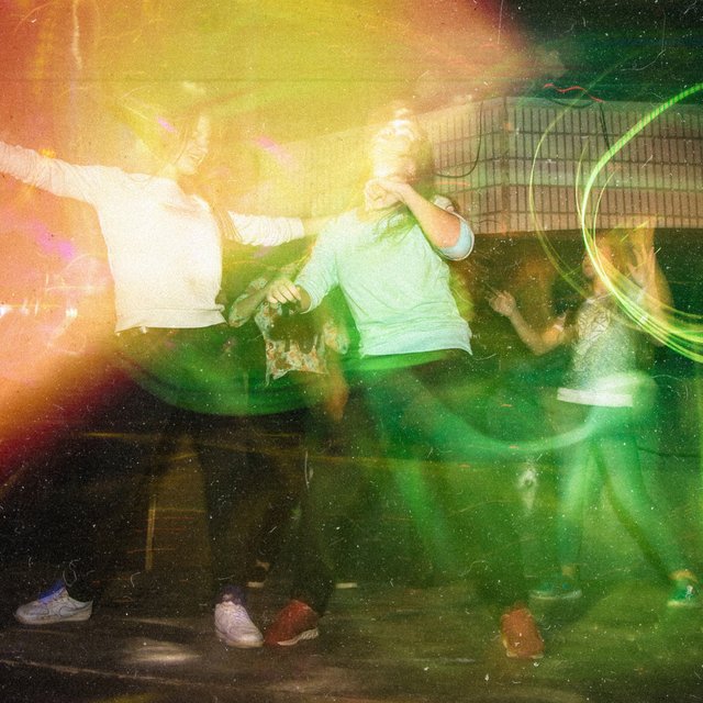 Кто вы на школьной дискотеке? Тест, пробивающий на слезу