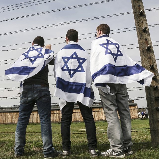 Между убийцами и убитыми должна быть черта. Как не надо рассказывать детям о Холокосте