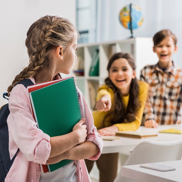 «Любой коллектив — это начало буллинга». Асмолов, Зицер и другие — о травле в школе
