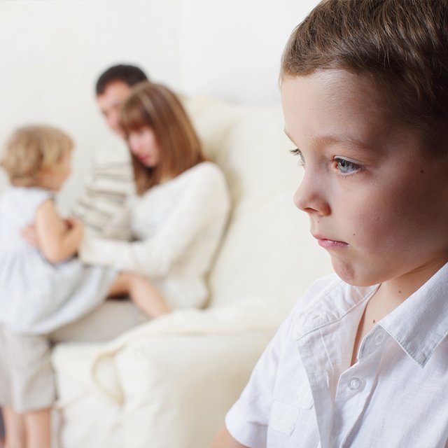 Ребёнок постоянно говорит, что родители его не любят: из-за чего так происходит