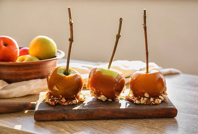 Как приготовить очень красивые яблоки в карамели