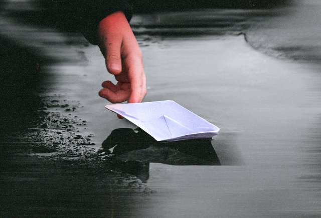 Внуку 15 лет. Не учится, состоит на учете в ПДН, токсикоманит, от лечения отказывается. Что с ним делать?