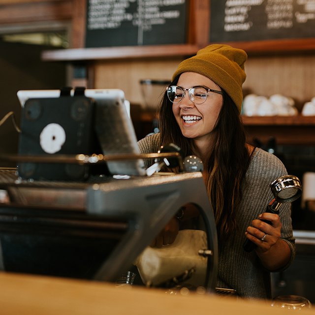 Как устроена работа бариста (человека, который готовит для вас кофе)