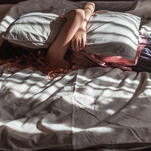 "Терпи, тебе еще рожать". Все о болезненных менструациях у девочек-подростков