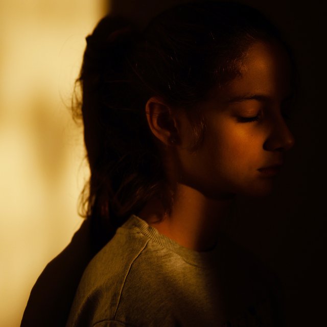 У меня нет контакта с 13-летней дочерью, кажется, она меня боится: что делать?