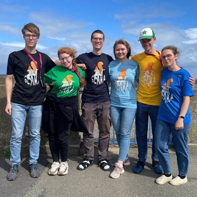 «Вообще-то я учусь в физмате». Кто и как берёт призы на Международной олимпиаде по лингвистике