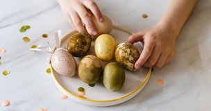 6 очень простых способов покрасить яйца на Пасху – получится вообще у всех