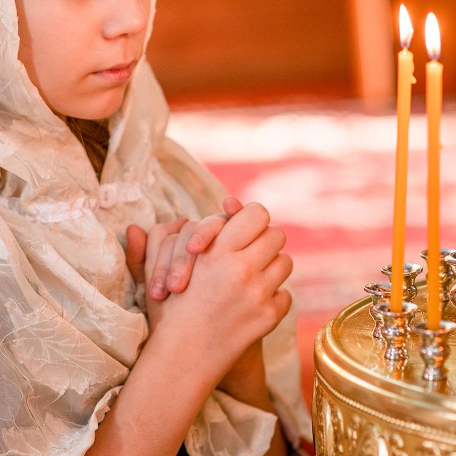 «Казалось, я зарабатываю себе место в раю»: как дети воспринимают религиозность родителей