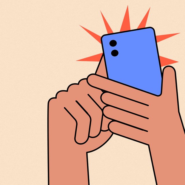 Мама школьника встретила его учительницу в душевой фитнес-клуба и заставила извиняться за это: что известно о ситуации