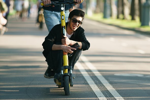 Каким будет сезон электросамокатов — 2025: новые правила, штрафы и ограничения