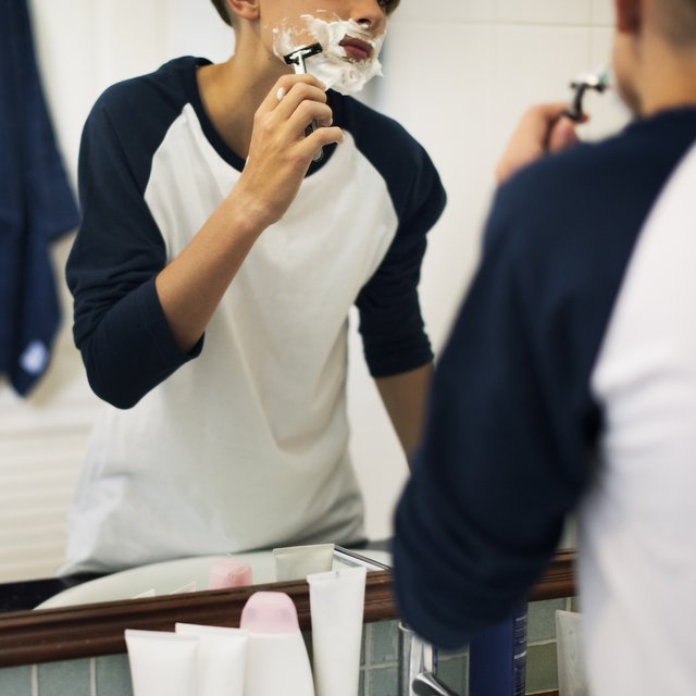 Может ли подросток пользоваться бритвенным станком родителей