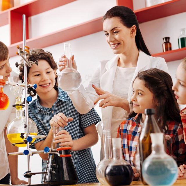 «Учитель не оказывает услуги». 10 качеств современного педагога