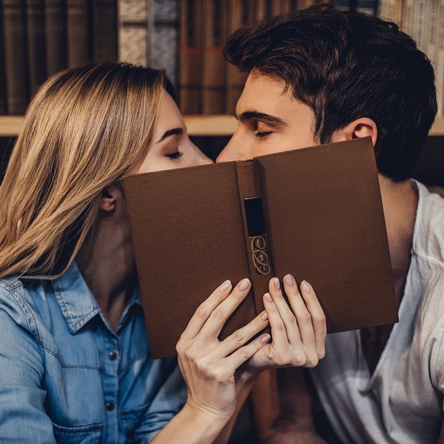 «А потом у нас была семейная терапия». Истории пар, которые вместе со школьной скамьи