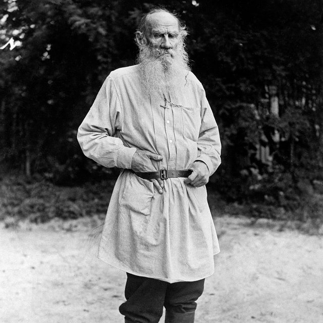 Толстой правда ходил в крестьянской робе? Тест: это правда или миф о писателе