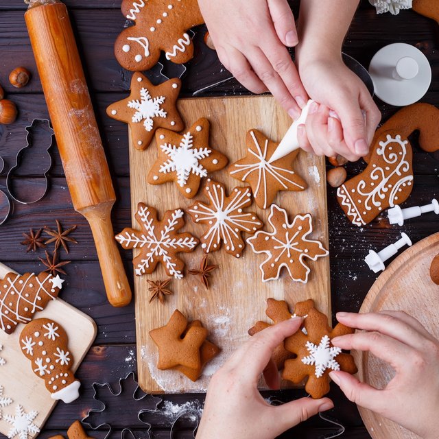 5 рецептов рождественских сладостей: от имбирных человечков до трдельника