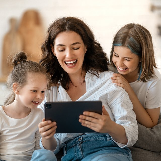 14 интернет-ресурсов, на которых интересно и полезно позалипать на выходных вместе с детьми