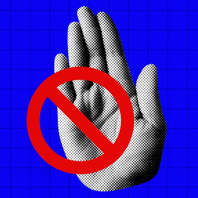 «Считаю, что телефоны у детей надо отбирать»: учителя — о том, что нужно и не нужно запрещать в школах