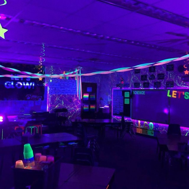 День неона: идея для яркого школьного праздника, которую оценят все