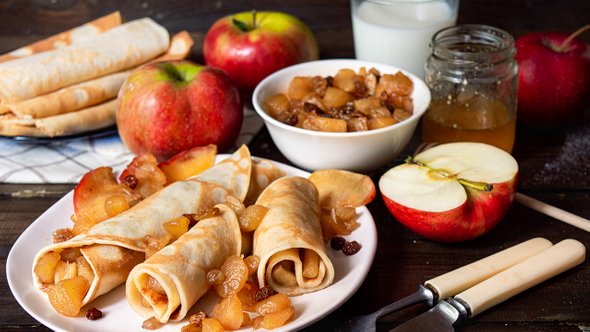 Filling the Apple Raisin Crepes