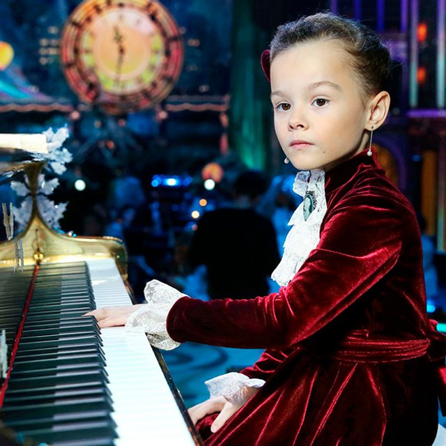 «Попросите Путина, чтобы он разрешил детям ходить в Большой театр»: история 8-летней пианистки Агафьи Корзун