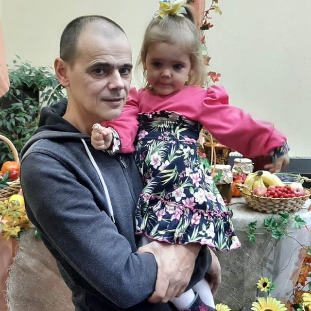 «В роддоме жена была изгоем». Многодетный папа с ВИЧ — о принятии диагноза, семье и воспитании