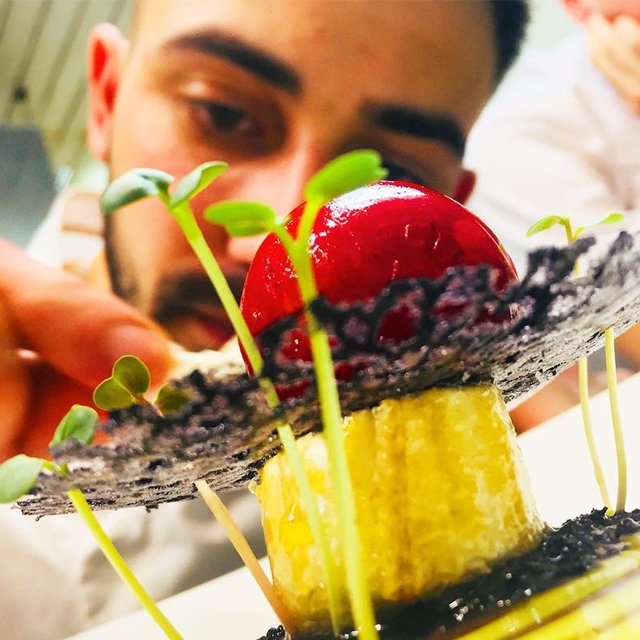 Блюда с азотом и конкуренция с кальянными: как работают повара сегодня