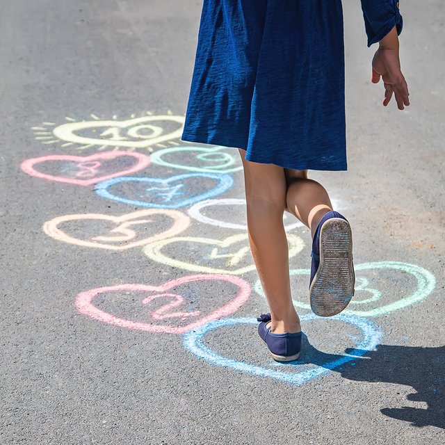 68 уличных игр для детей и родителей: без денег, сложного реквизита и длинных сценариев