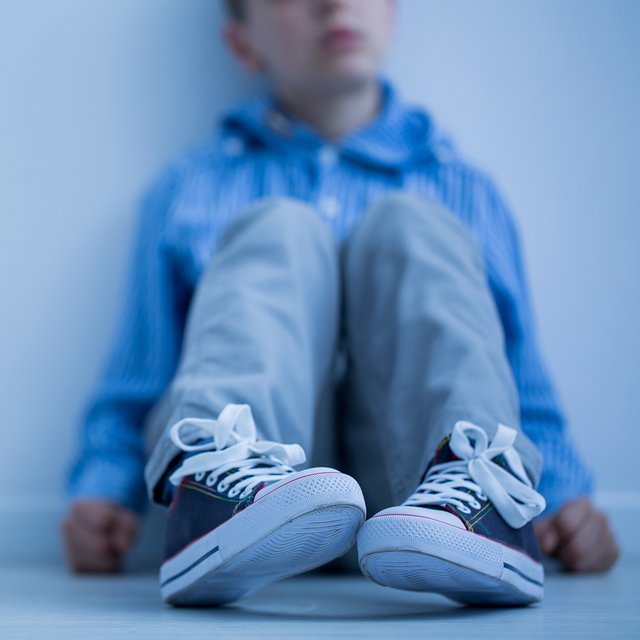 «Его часто дразнят одноклассники». Что такое синдром Аспергера и как помочь такому ребёнку социализироваться