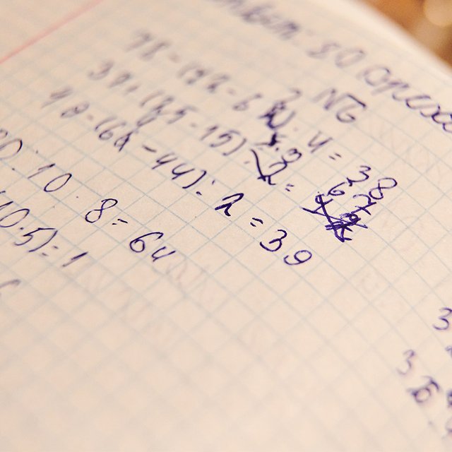 Имеет ли право учитель снижать оценку за неправильное оформление домашней работы во втором классе?