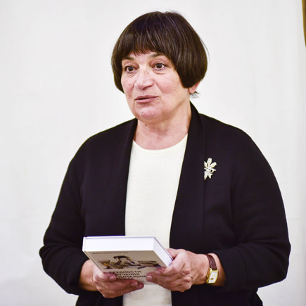 "Плотно сжатые губы и строгий взгляд учителя - сигнал для родительской тревоги"