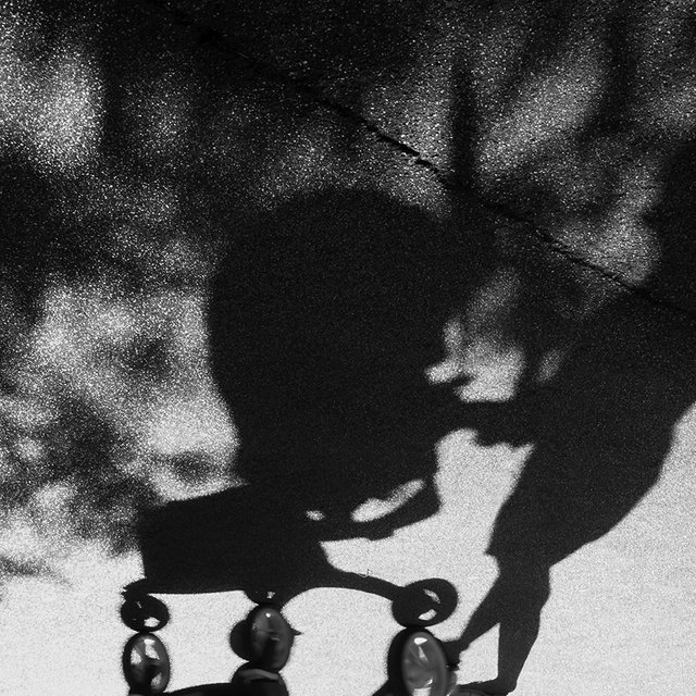 Я в декрете, муж не обеспечивает меня финансово: могу ли я подать на алименты до развода?