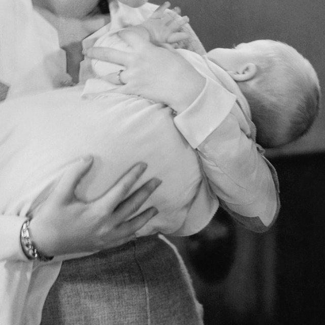 Остановить загадочные смерти младенцев: как педиатр победила резус-конфликт до его официального открытия