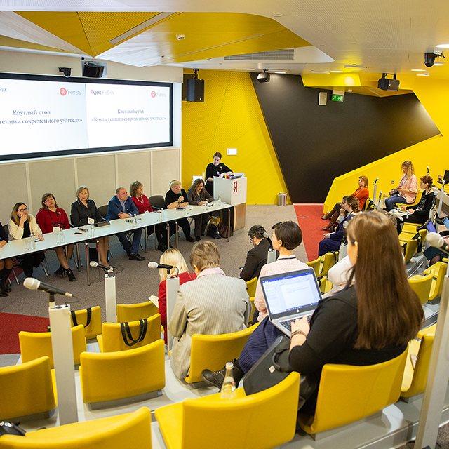 «Ты каждый день ставишь оценки, но боишься, что кто-то оценит тебя». Как и чему учить педагогов в 2020 году