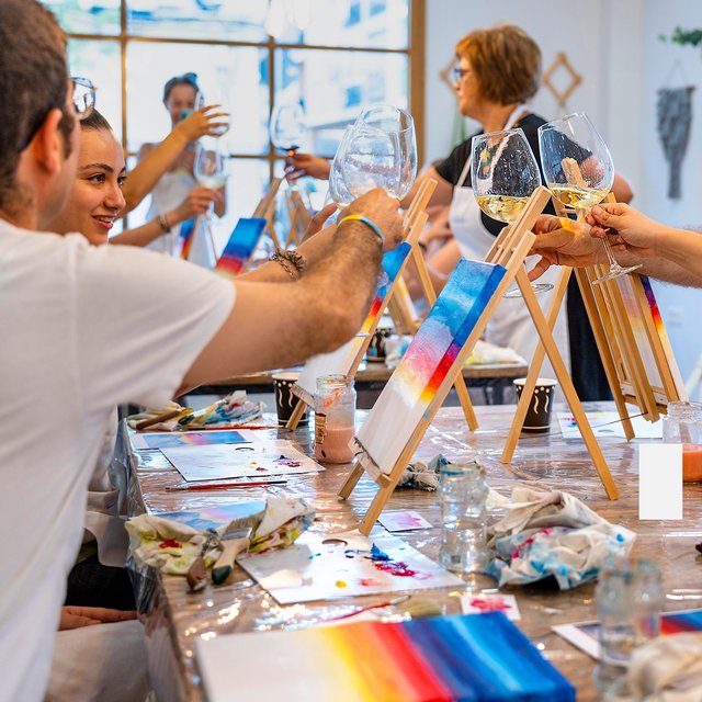 Где взрослым научиться рисовать: студии, арт-вечеринки и мастер-классы