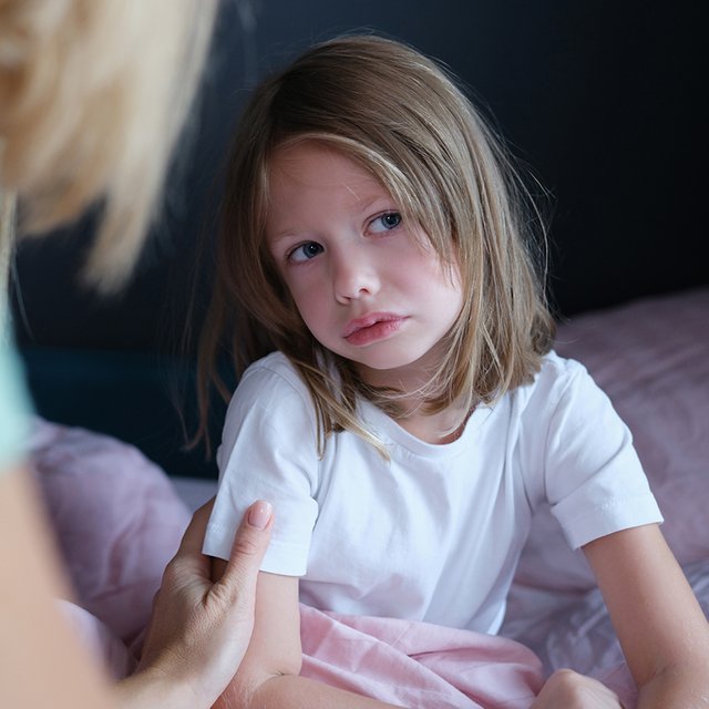 Над ребенком смеялись в садике, и он никак не может это забыть: что делать