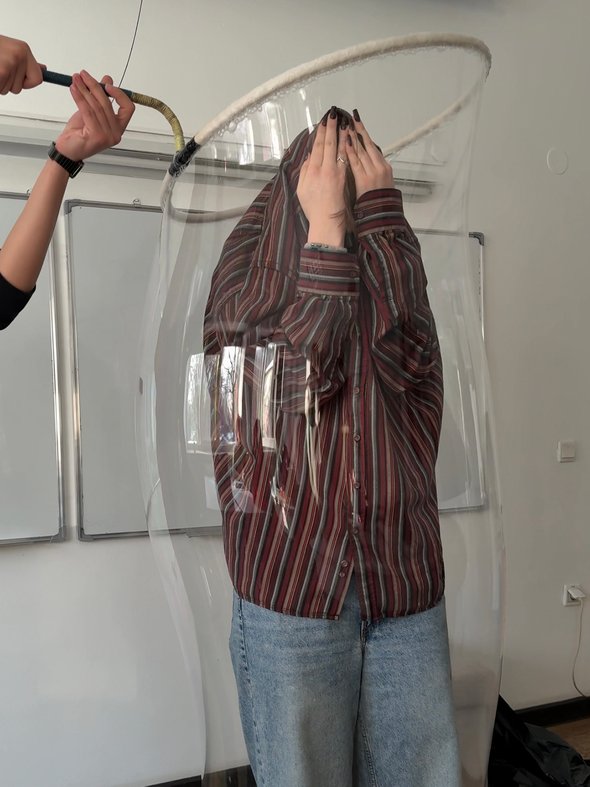 «Почему мне комфортно? Просто я молодой»: учитель физики — о том, почему он обожает работать в школе