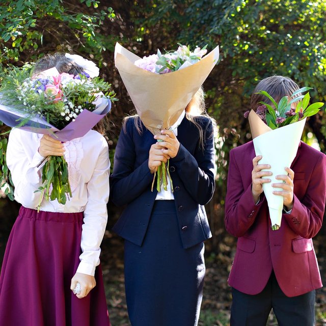 «Пятерки надо получать, чтобы стать омоновцем»: первоклассники – о том, как устроена школа и зачем туда идти