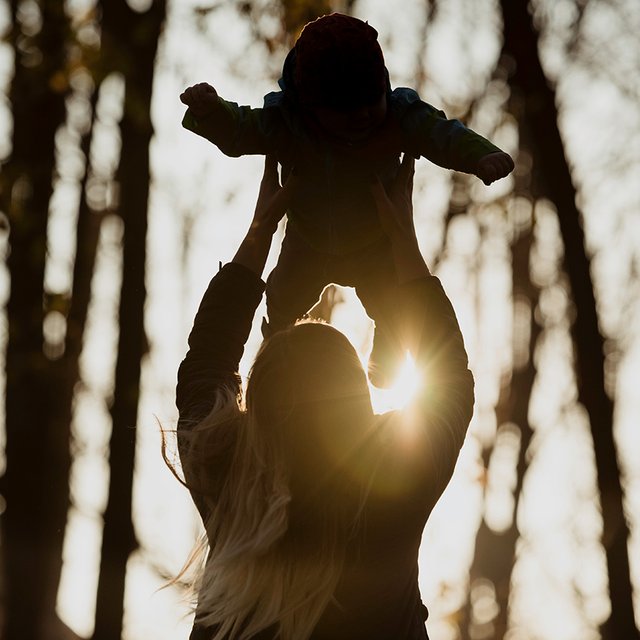 Младенец умер после того, как его подкинули в воздухе? Что такое синдром встряхнутого ребенка