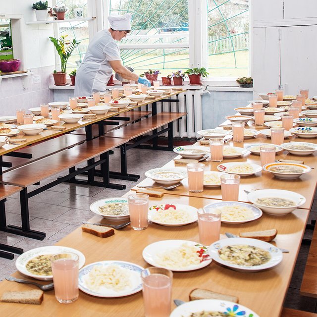 Сосиска в тесте или коржик? Тест: какое вы блюдо из школьной столовой