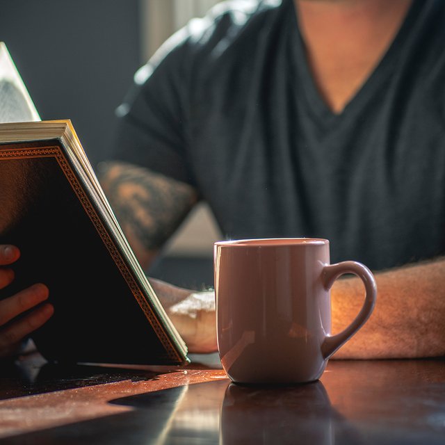 «Писать начал от жадности». Любимые детские писатели и поэты — о своём первом литературном опыте