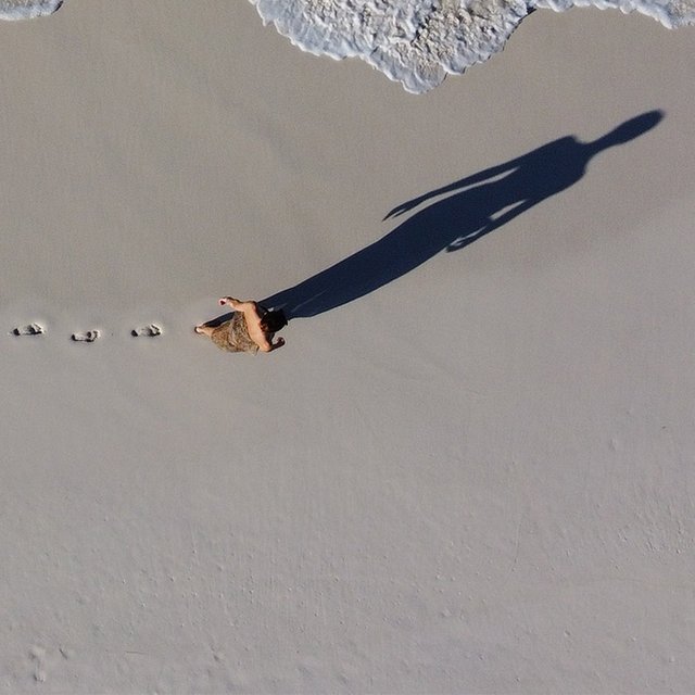 «Посмотрел вслед» или «в след»? Как писать правильно