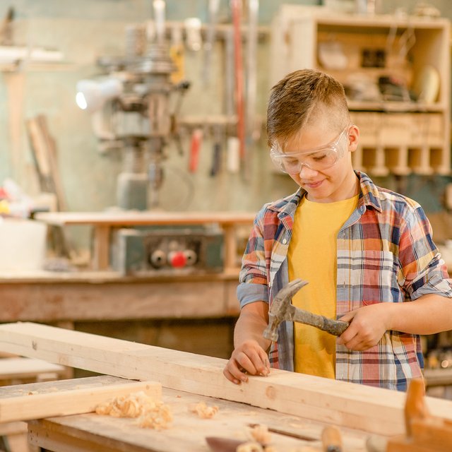Фартуки и гвозди: как в школе придумали уроки труда, превратившиеся в "Технологию"