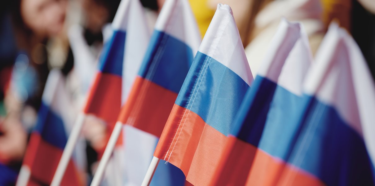 Депутаты предложили ввести в школах единую спортивную форму в цветах российского флага