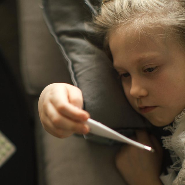 Когда ребенку с ОРВИ надо давать противовирусные, а когда лекарства не нужны?