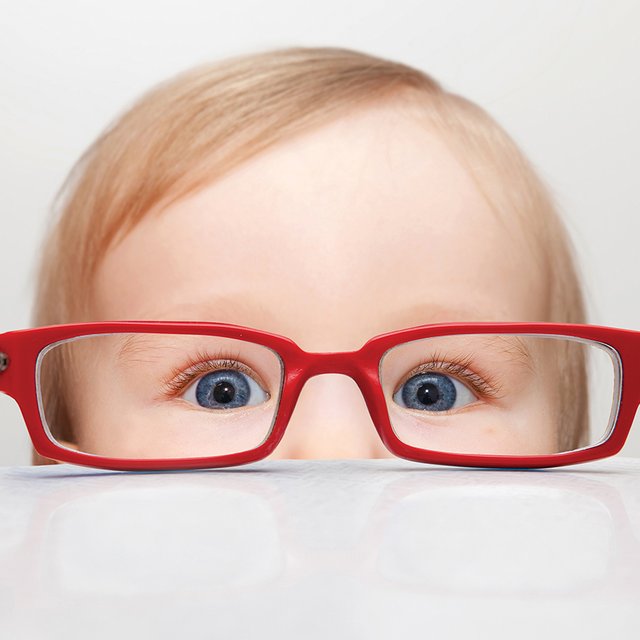 «Выписываем линзы даже младенцам». Офтальмолог — о том, что вы не знали про детское зрение
