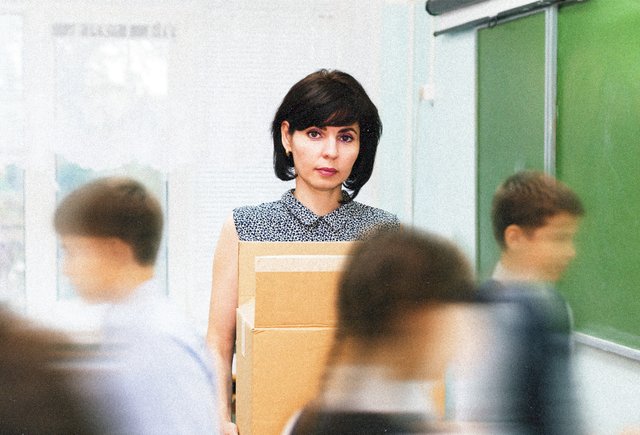 «Для экономии ношу вещи дочери». Учителя из разных регионов — о своих доходах и расходах
