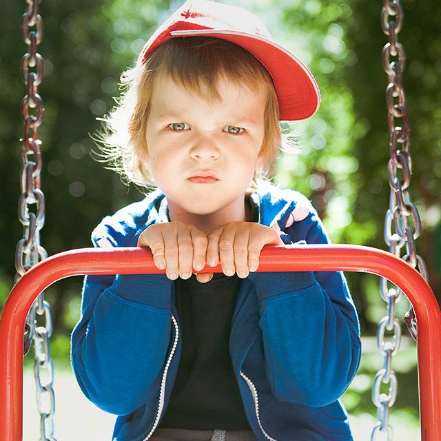 «Уступи ему, он младше!». Почему нельзя подавлять естественную агрессию ребёнка