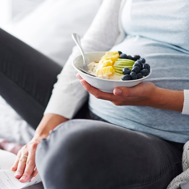 7 правил питания во время беременности. Первое: есть за двоих всё-таки не надо